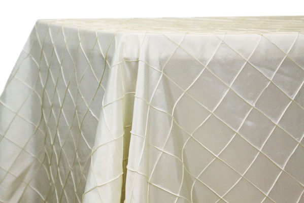 90x132 White Rectangular Pintuck Taffeta Tablelcloths Supplier